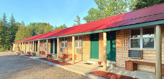 Moosewood Inn (Careys Motel & Cabins) - Web Listing (newer photo)